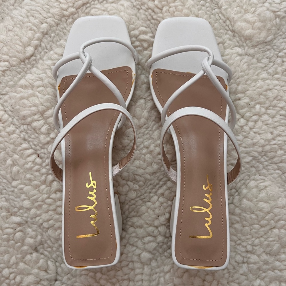 Lulu’s white sandals size 8